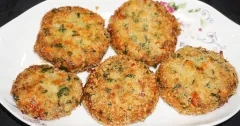 Crispy Salmon Spinach Cakes with Panko