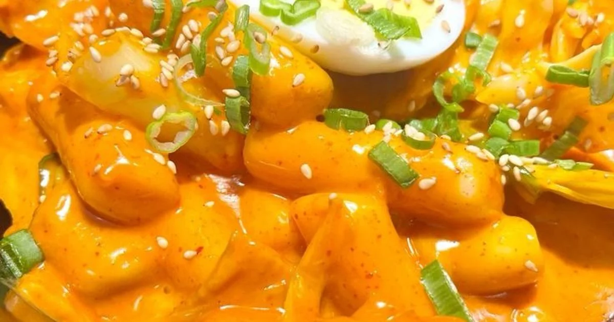 Bánh Gạo Tokbokki Sốt Kem Rose Béo Ngậy