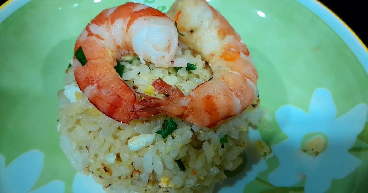 Cơm chiên tôm sú bơ tỏi thơm ngon